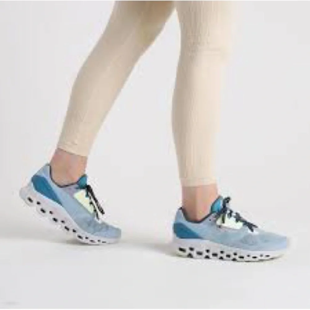 NEW Womens On Running Cloudstratus Chambray Lavender Size 9.5 Shoes Sneakers - Picture 3 of 11